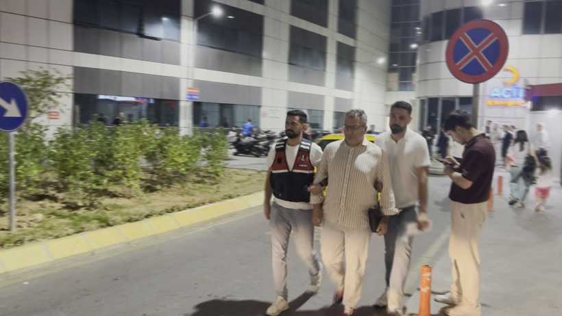 Gözaltına alınan Cem Küçük'ten ilk görüntü! Sağlık kontrolüne götürüldü