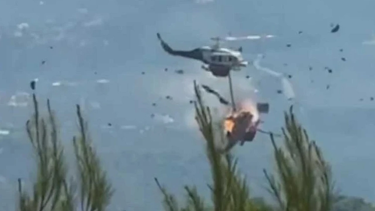 Yunanistan'da yangın faciası: İki yangın söndürme helikopteri havada çarpıştı!