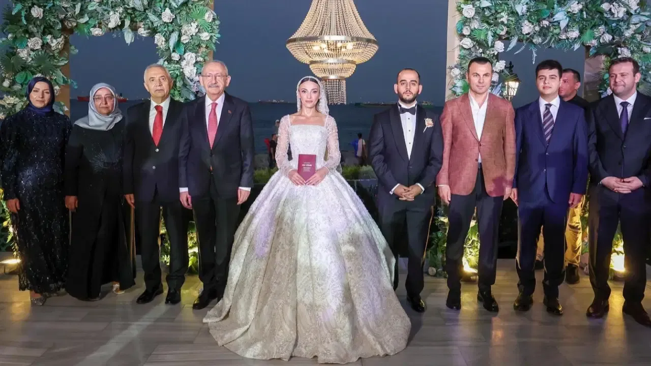 Kemal Kılıçdaroğlu AK Partili vekille aynı nikahta şahit oldu! Düğündeki kare gündem yarattı