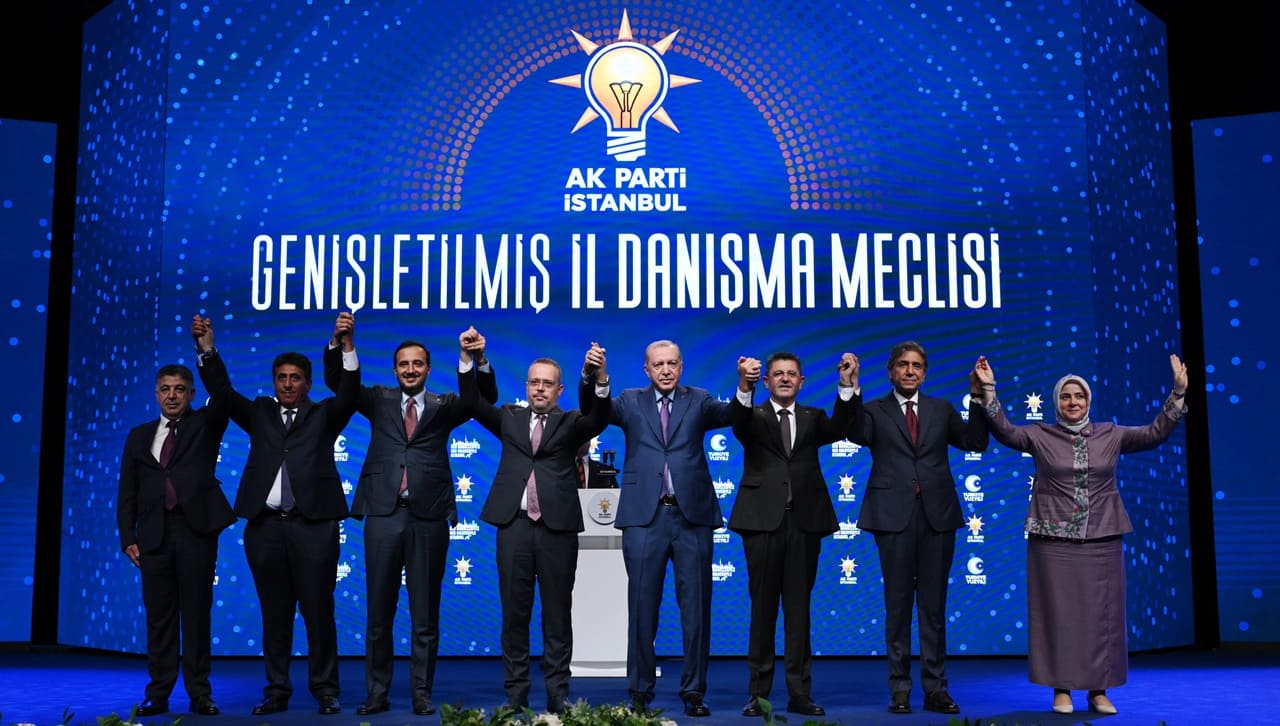İmamoğlu'ndan AK Parti'ye geçen başkanlara çok sert sözler: "Bu millet affetmeyecek"