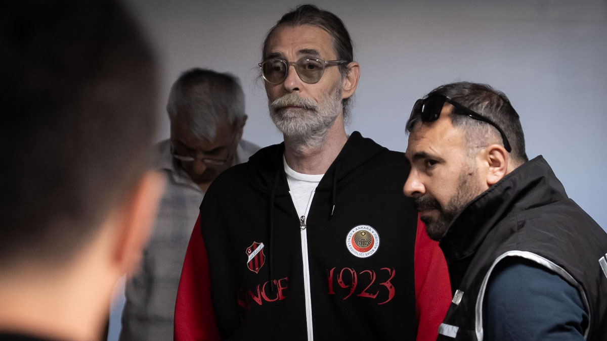 Erdal Beşikçioğlu Konya Cezaevi'ne sevk edildi!