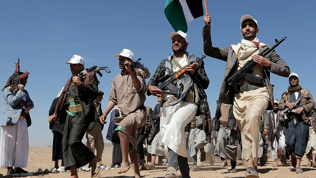 Husilerden Suudi Arabistan'a ait petrol gemisine füze saldırısı!