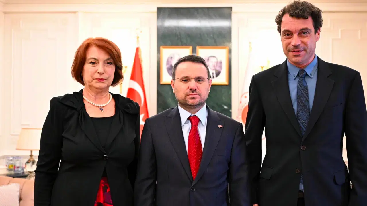 Adalet Bakanı Akın Gürlek, Uğur Mumcu ve Behçet Oktay'ın aileleriyle görüştü