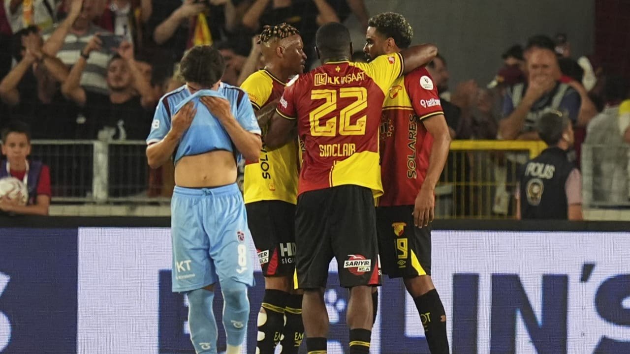 Göztepe Trabzonspor'u devirdi! İsmail Köybaşı gözyaşlarıyla futbola veda etti