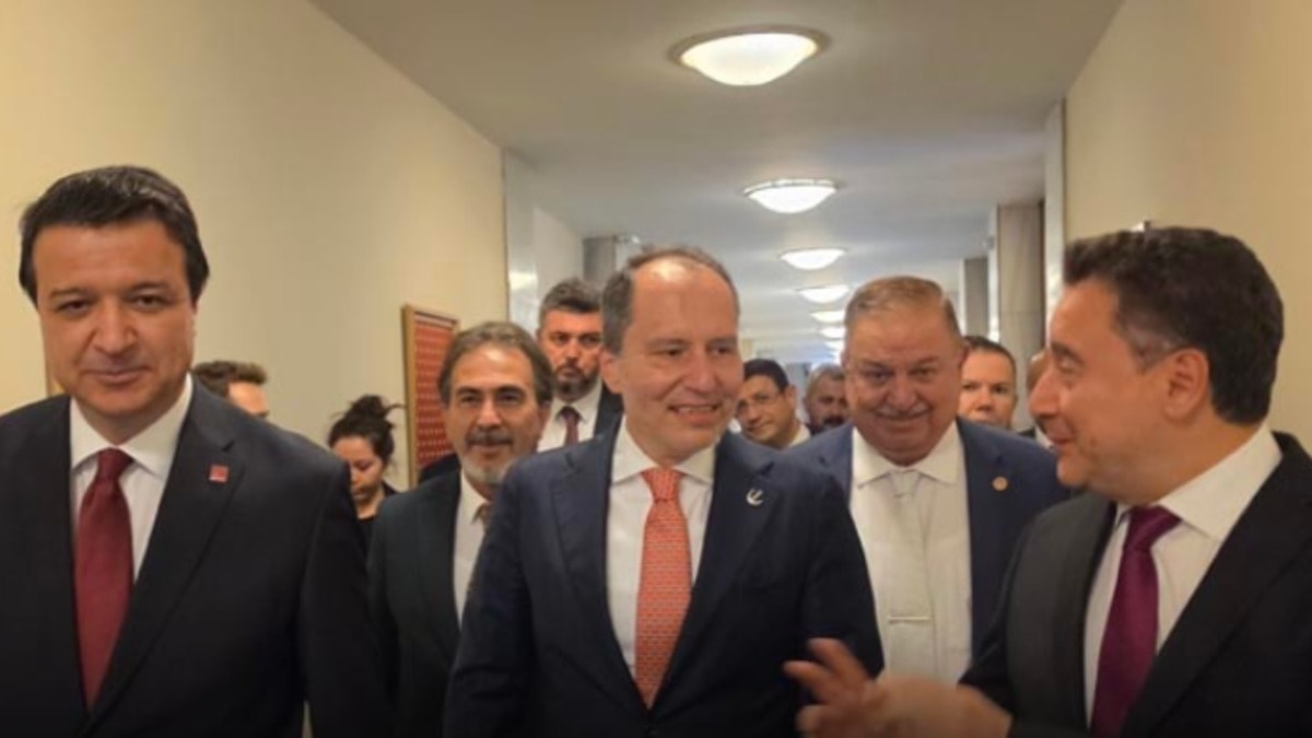 Üç Lider Yan Yana! Meclis’te Dikkat Çeken Buluşma: Yeni İttifakın İlk Fotoğrafı mı?