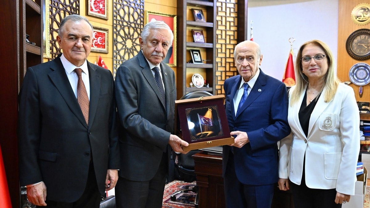 MHP TBMM Grubu’ndan Devlet Bahçeli’ye dikkat çeken özel hediye!