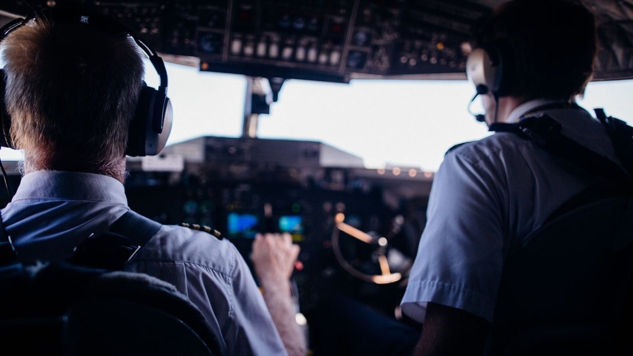 153 yolculu uçakta akılalmaz anlar! İki pilot 28 dakika boyunca uyuyakaldı!