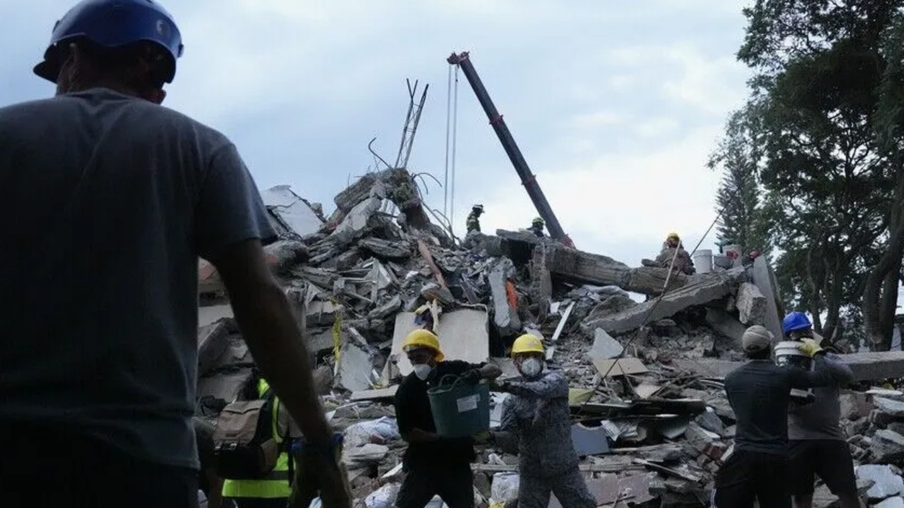 Kolombiya'da Bilanço Ağırlaşıyor! 7.4'lük Depremde Can Kaybı 321'e Çıktı!