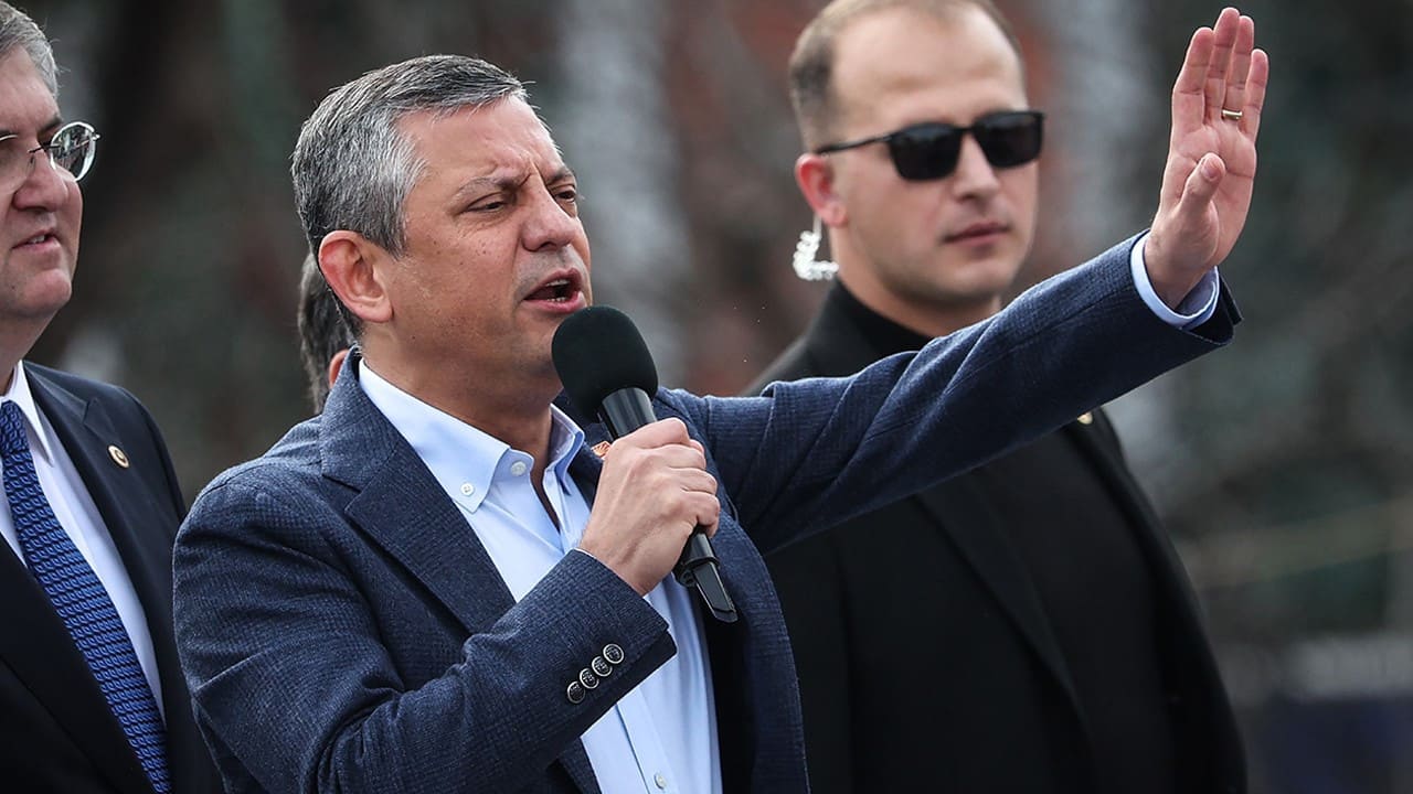Özgür Özel’den parti içi seçim mesajı: “Genel başkanı bütün üyeler seçecek”