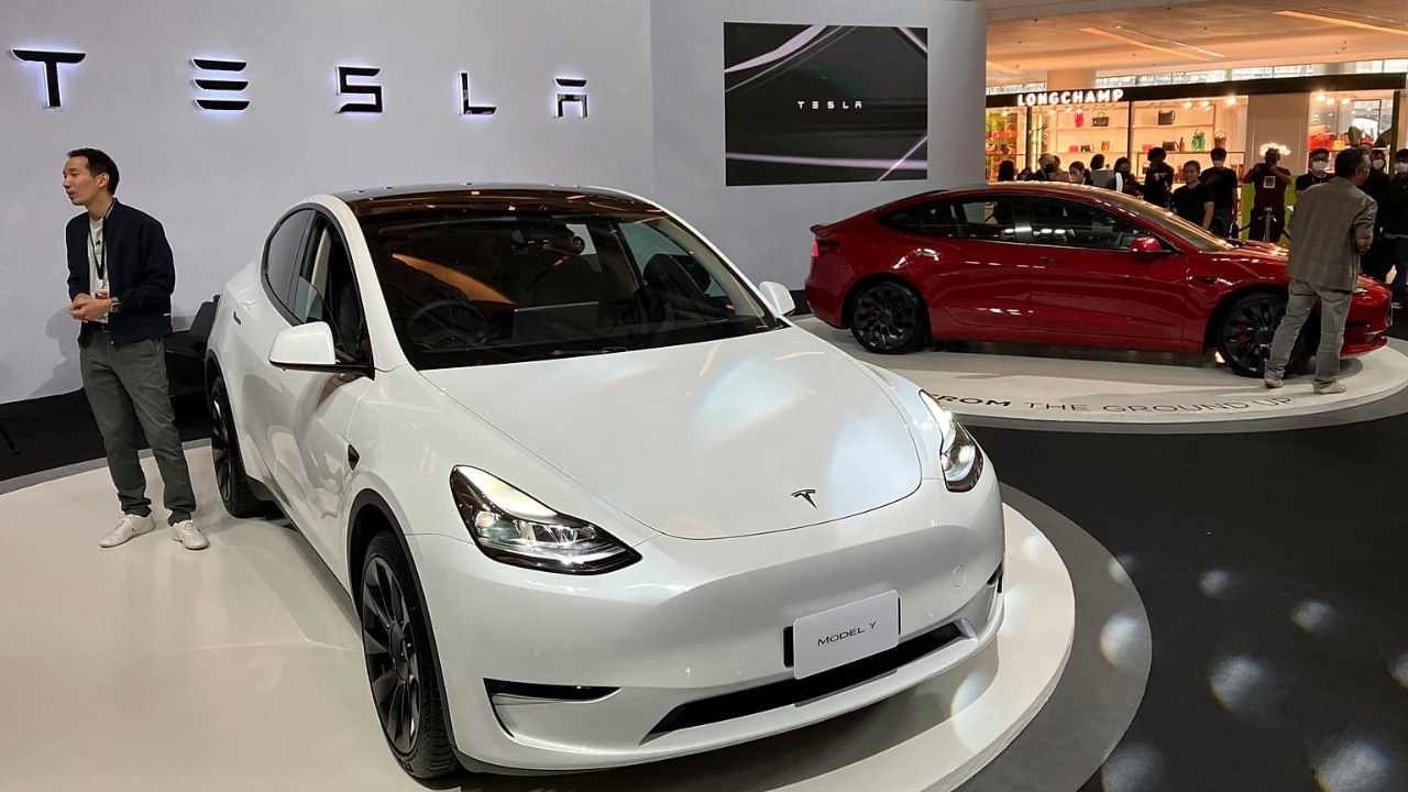 Tesla’dan dev geri çağırma! 3 milyon araç için tek tek güvenlik güncellemesi yapılacak!