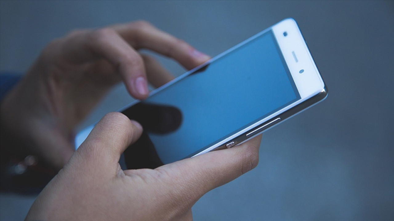 Liselerde cep telefonu dönemi bitiyor! Yeni yasak kararı!