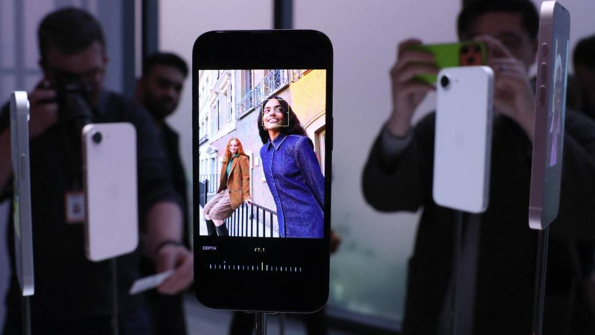 Katlanabilir iPhone için ilk yorumlar geldi: Tasarımı beğenildi, o özelliği eleştiri aldı!