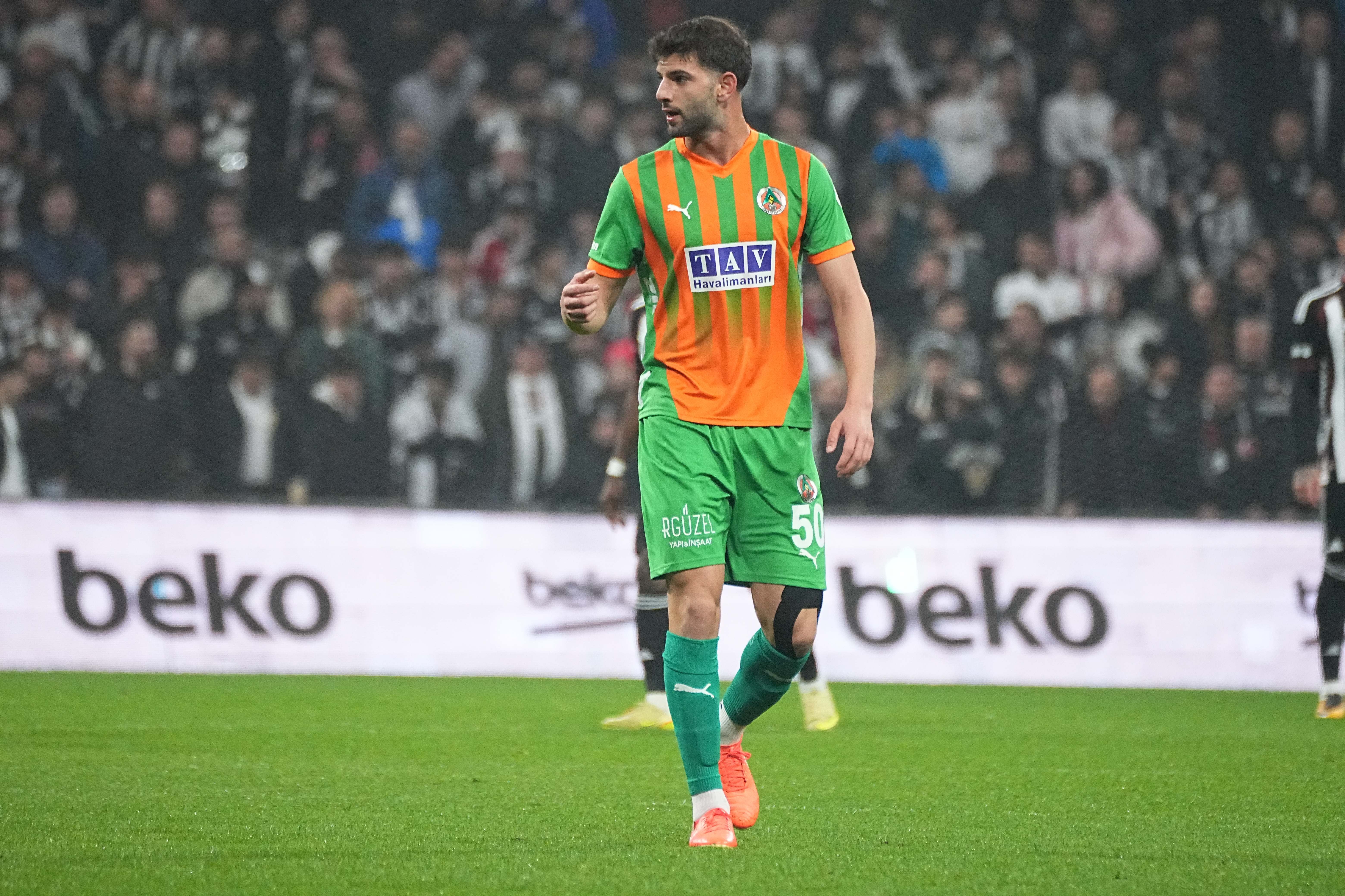 Fenerbahçe’nin gündemindeki yıldız için resmi açıklama geldi! Transfer iddiası yalanlandı!