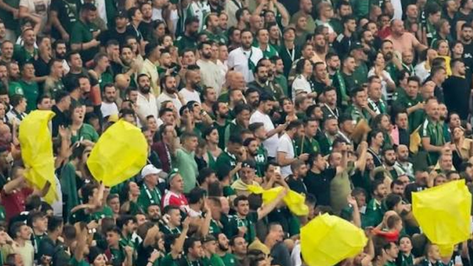 Tribünde Sarı Poşet Sallayanların Cezası Belli Oldu!