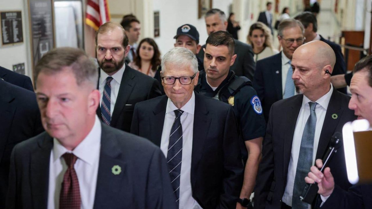 Bill Gates’ten Epstein açıklaması: “Onunla zaman geçirmek büyük aptallıktı”