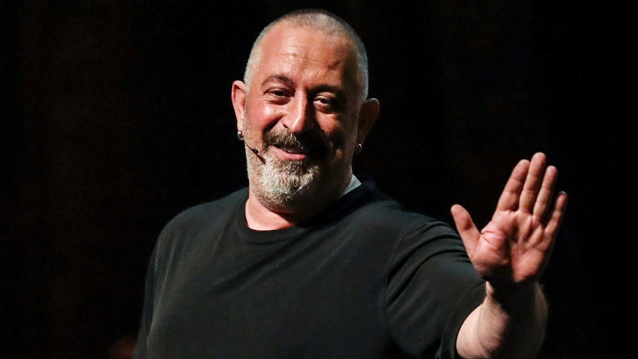 Cem Yılmaz hastaneye kaldırıldı: Ayvacık'taki evinde göğüs şikâyetiyle rahatsızlandı