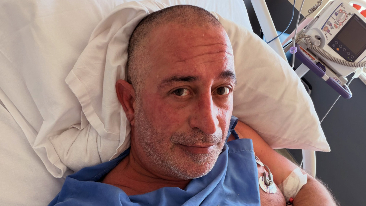 Kalp krizi geçiren Cem Yılmaz’dan ilk açıklama geldi! Hastane odasından paylaştı!