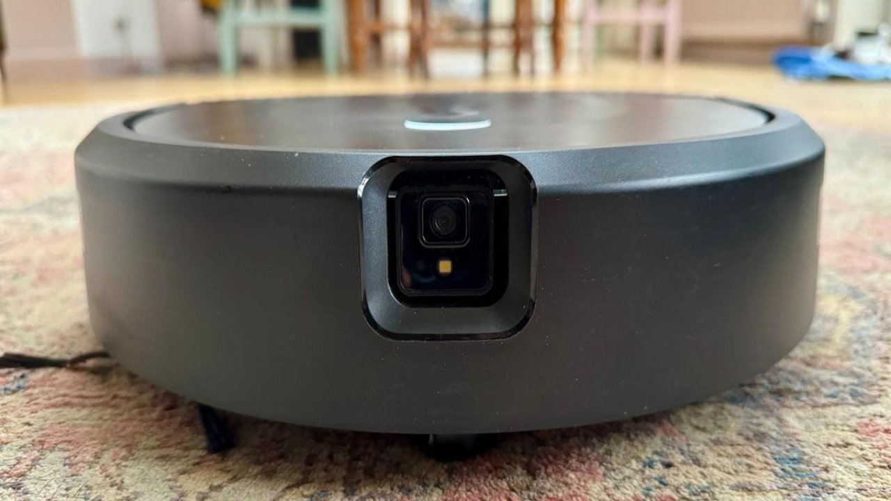 Eşini robot süpürgeyle yakaladı, tazminat kazandı! Sonu hapisle bitti!