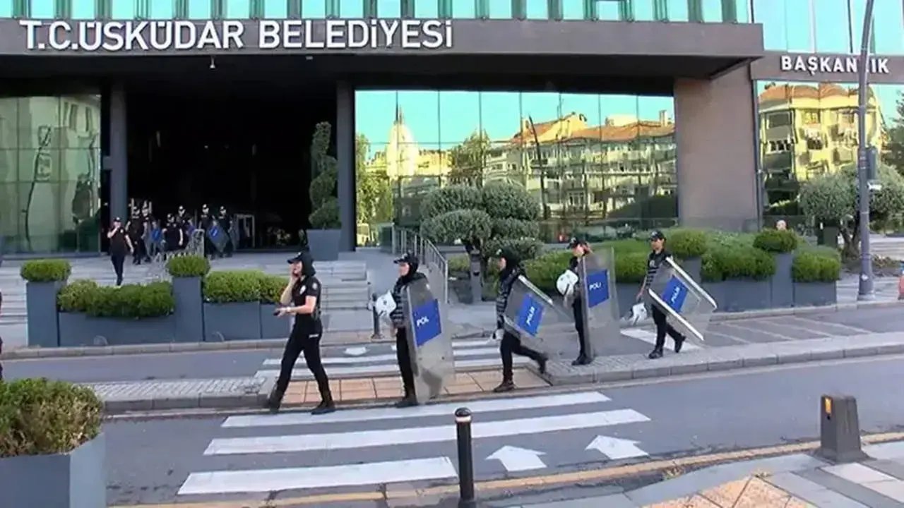 Üsküdar Belediyesi’nde operasyon: 2 başkan yardımcısı gözaltına alındı!