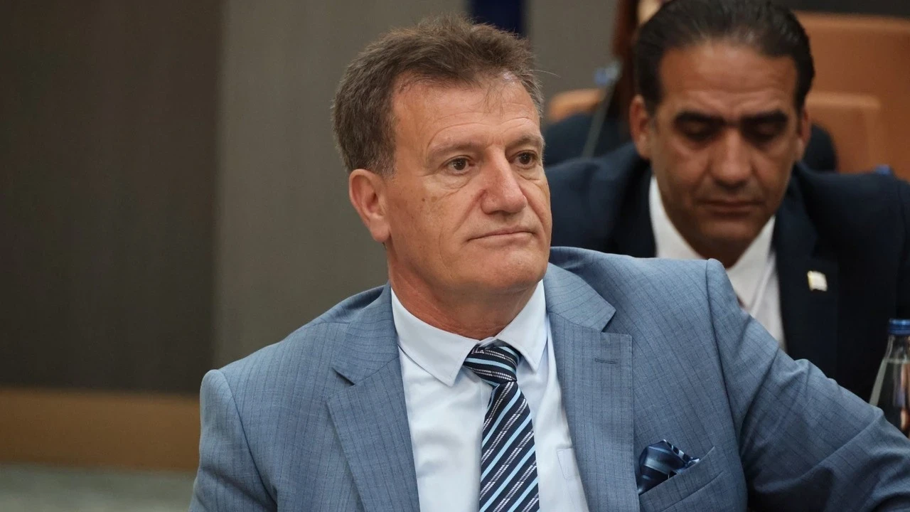 Girne’deki gemi faciası sonrası Bakan Erhan Arıklı görevden alındı