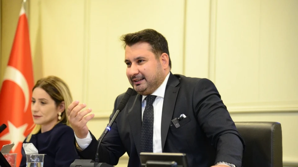 CHP’den AK Parti’ye geçen başkandan Mansur Yavaş’a övgü, eski partisine eleştiri
