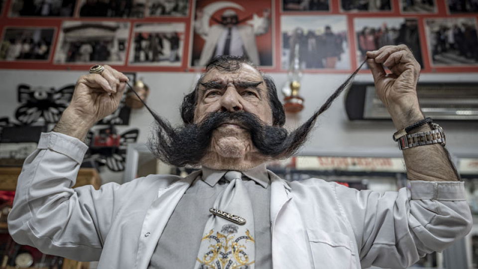 Tam 70 yıldır bıyığını uzatıyor! Dedesinden kalan mirası hâlâ sürdürüyor