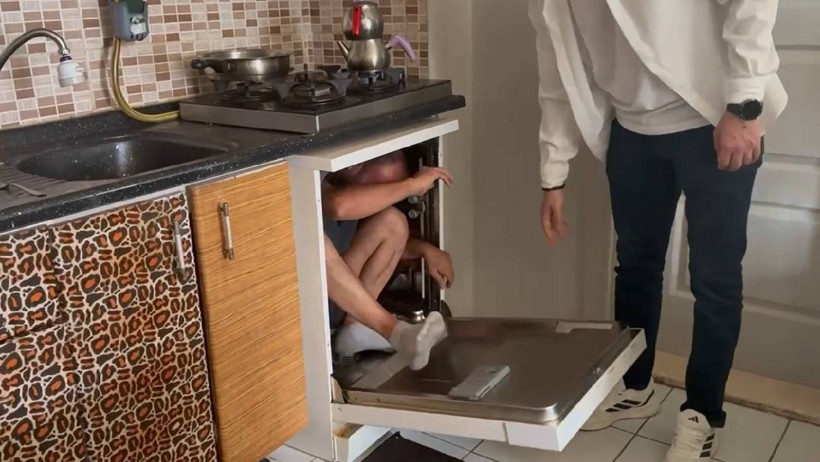 31 yıldır aranan şahıs bulaşık makinesinin içinden çıktı! Polis gözlerine inanamadı!