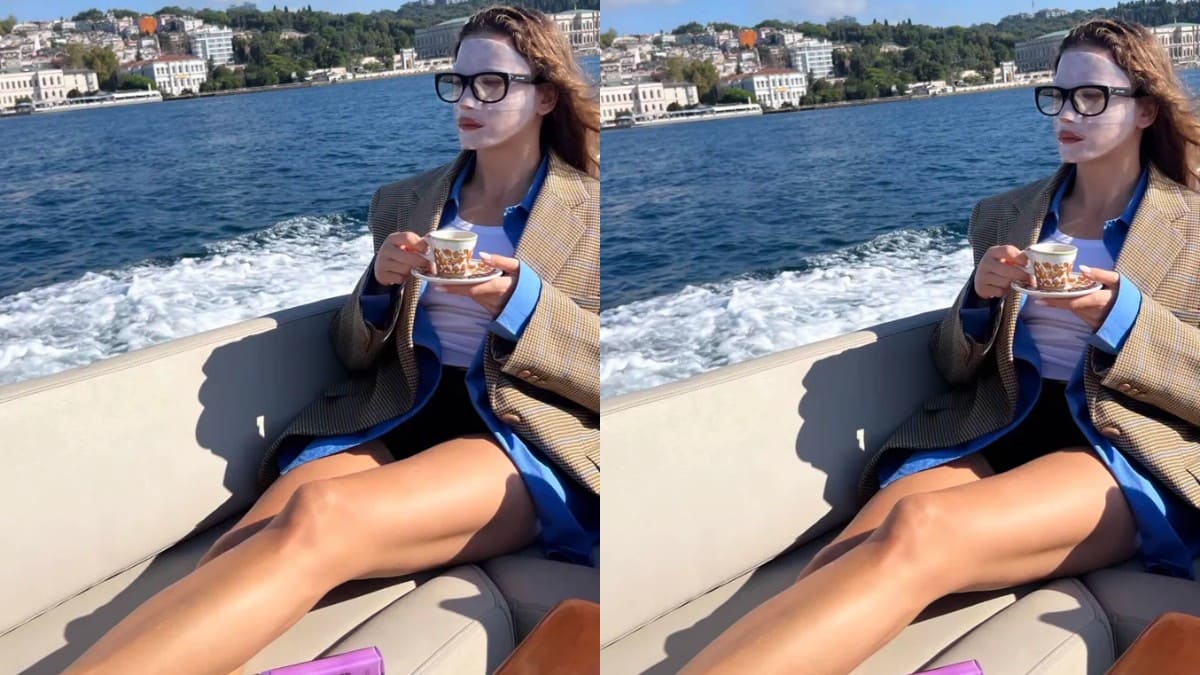 Serenay Sarıkaya’dan Boğaz’da dikkat çeken poz! Elinde kahve, yüzünde maske