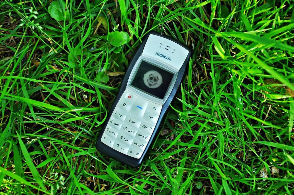 2000'lerin efsanesi geri dönüyor: Nokia'dan 40 gün şarjlı telefon