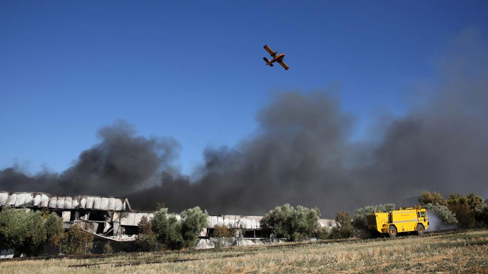 Yunanistan’da gösteri sırasında savaş uçağı düştü: 2 pilot hayatını kaybetti!