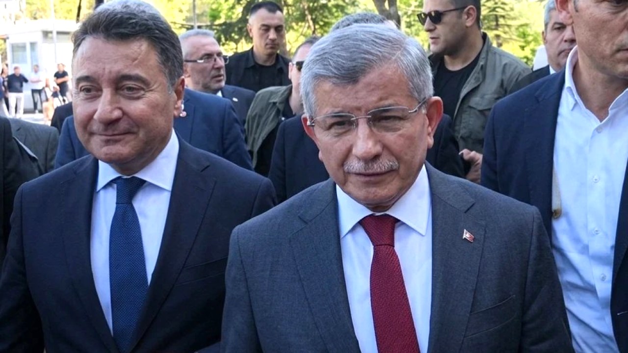 Eski Başbakan Davutoğlu şüpheli olarak ifade verdi: