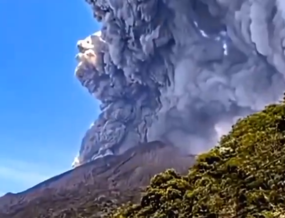 Japonya'da korkutan patlama! Sakurajima Yanardağı için alarm seviyesi yükseltildi!