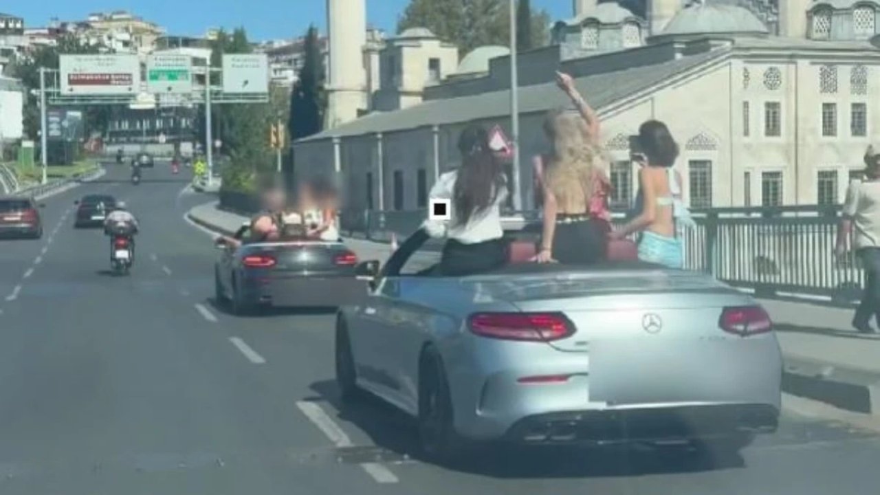 İstanbul’da seyir halindeki araçta twerk yapan kadın kameraya yansıdı!