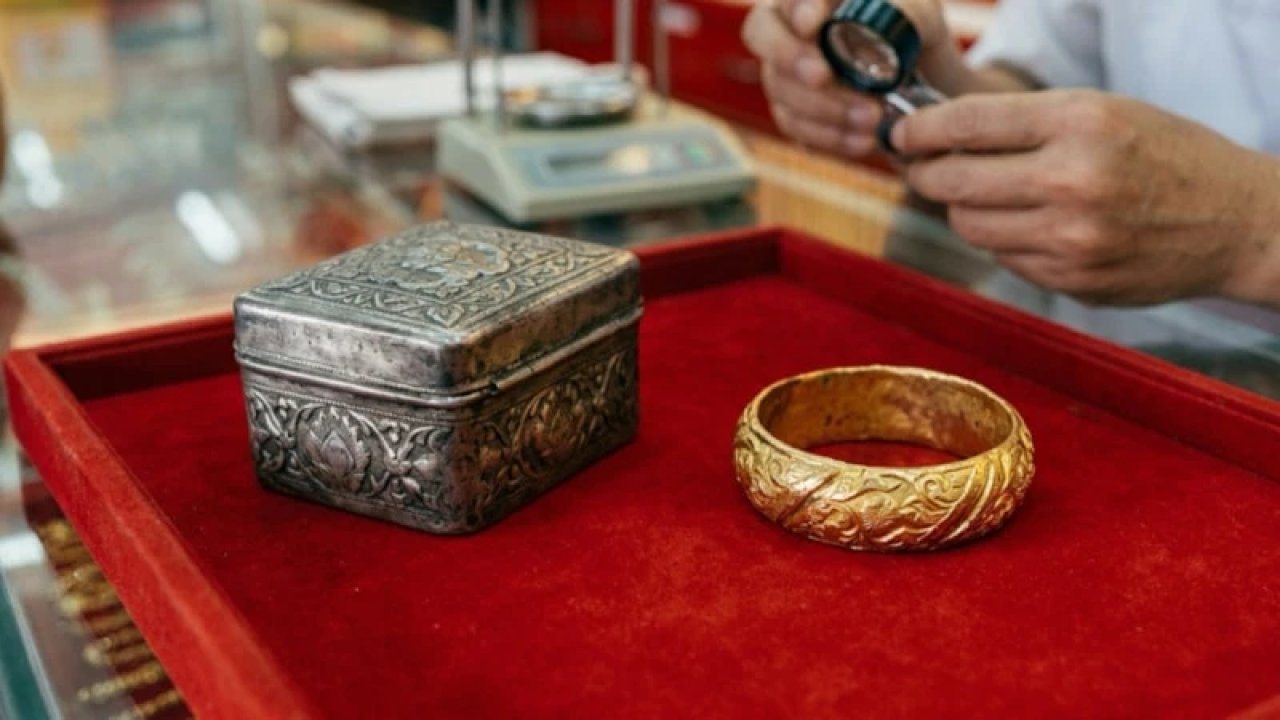 Bit Pazarından 219 Liraya Aldı: Sahte Sandığı Takılar Servet Değerinde Çıktı!