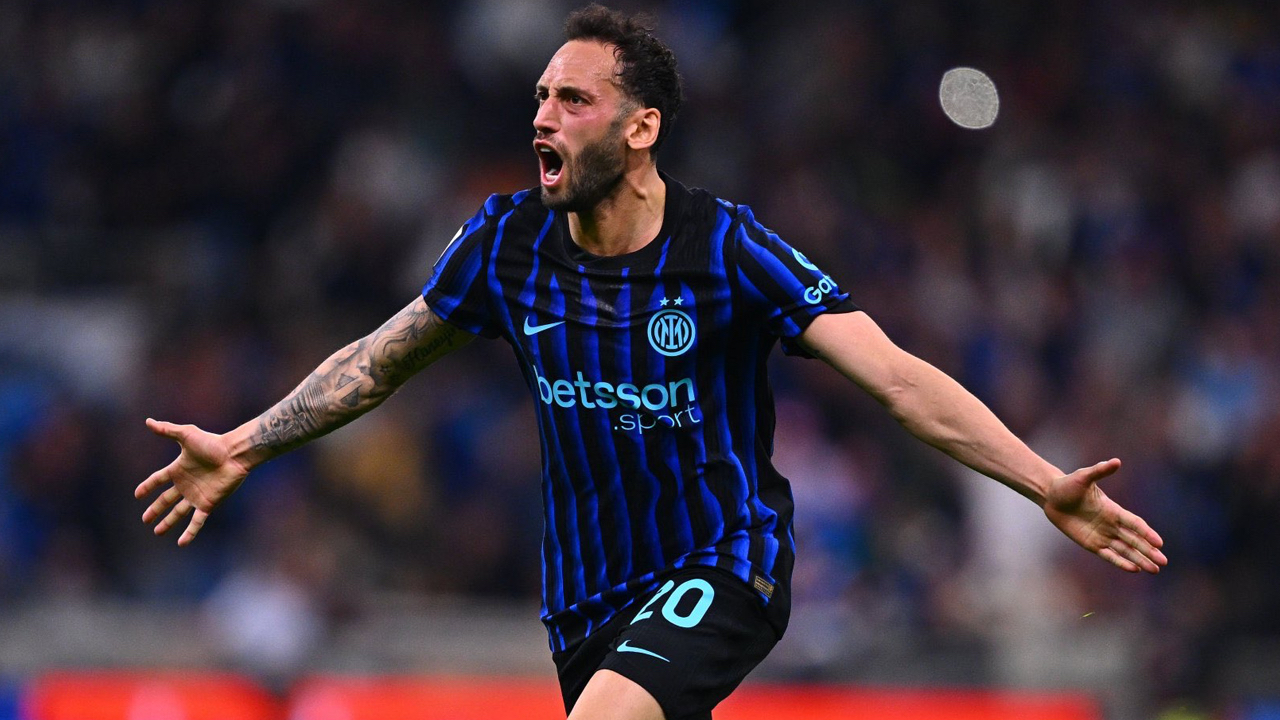 Hakan Çalhanoğlu İçin Sürpriz Transfer İddiası! Galatasaray ve Fenerbahçe Derken Dünya Devine!