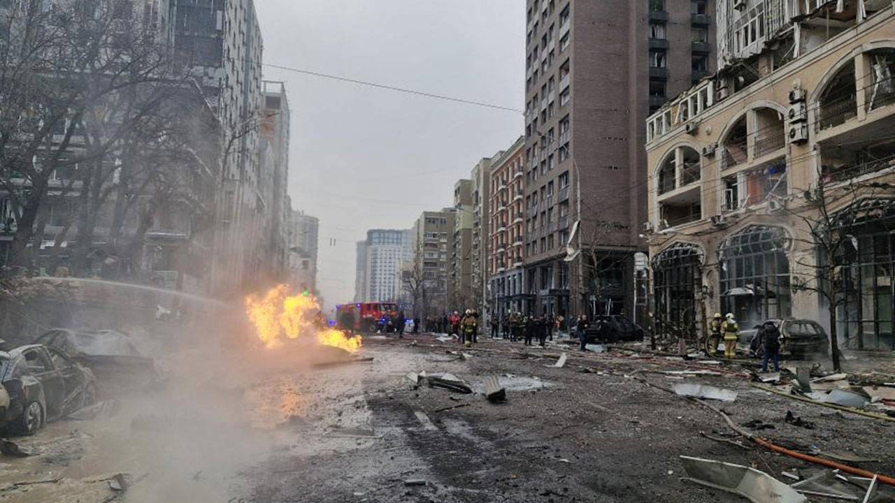 Kiev'e Gece Yarısı İHA Saldırısı: 14 Yaşındaki Çocuk Hayatını Kaybetti!
