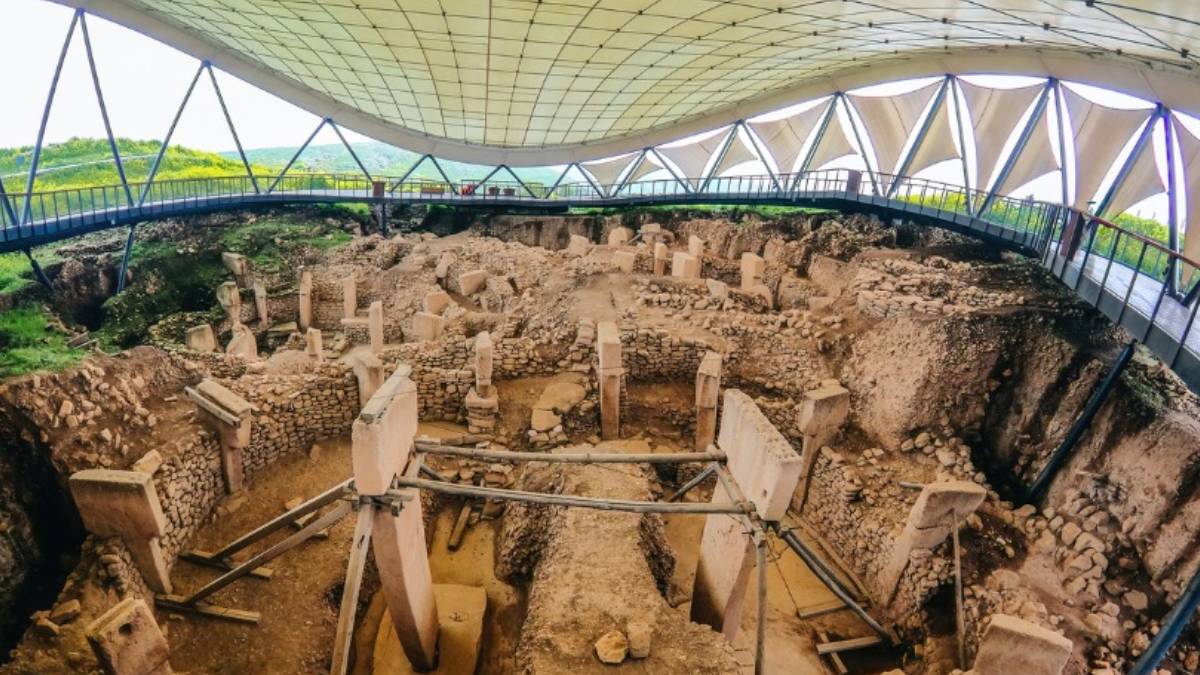 Göbeklitepe’nin gizemini çözecek yeni ipucu! 10 bin yıllık iki mezar bulundu!