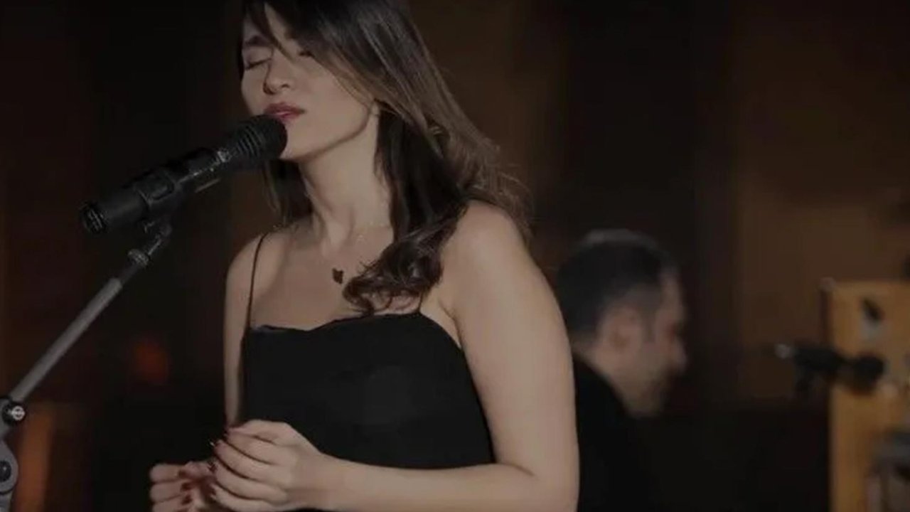 İran'da başörtüsüz konser veren şarkıcıya kırbaç cezası verildi