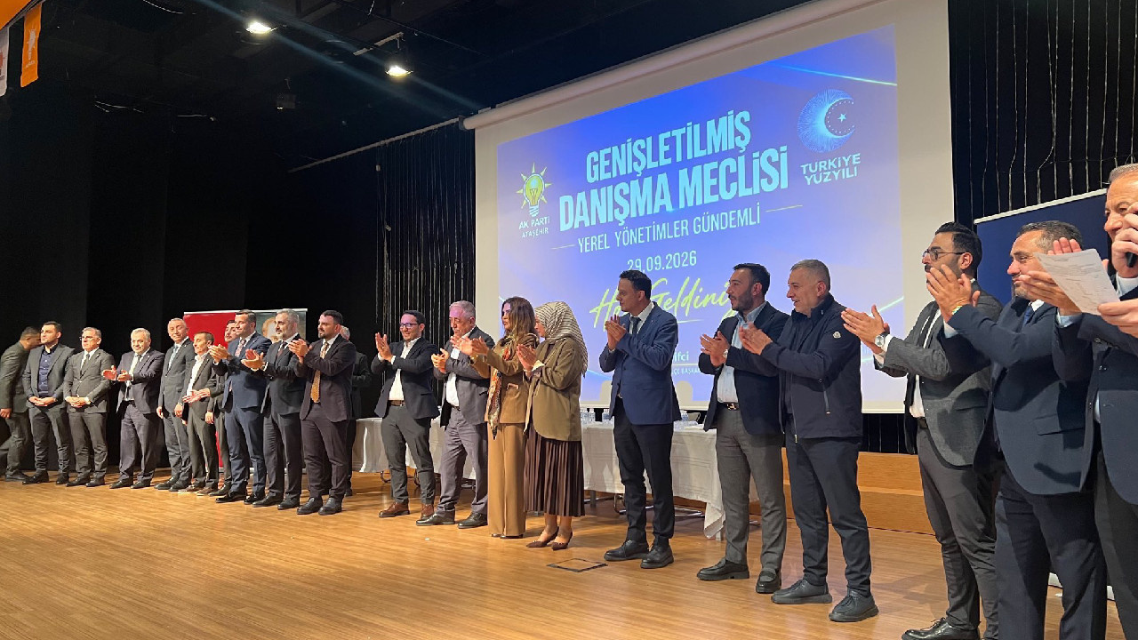 Ataşehir'de siyasi hareketlilik: 6 CHP'li meclis üyesi AKP'ye geçti!