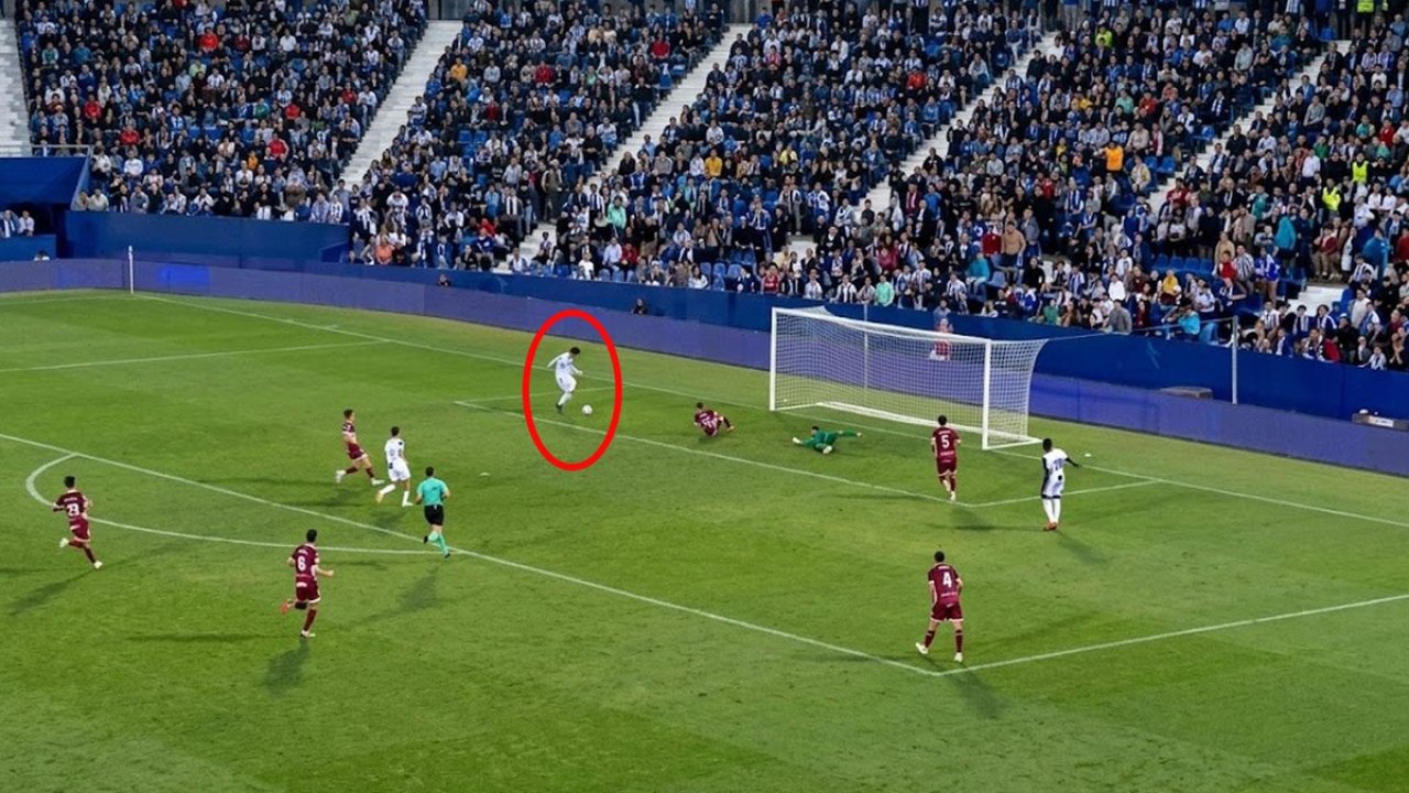 Galatasaray'ın eski yıldızı yine tepki çekti: Boş kaleye atamadı, yuhalandı!