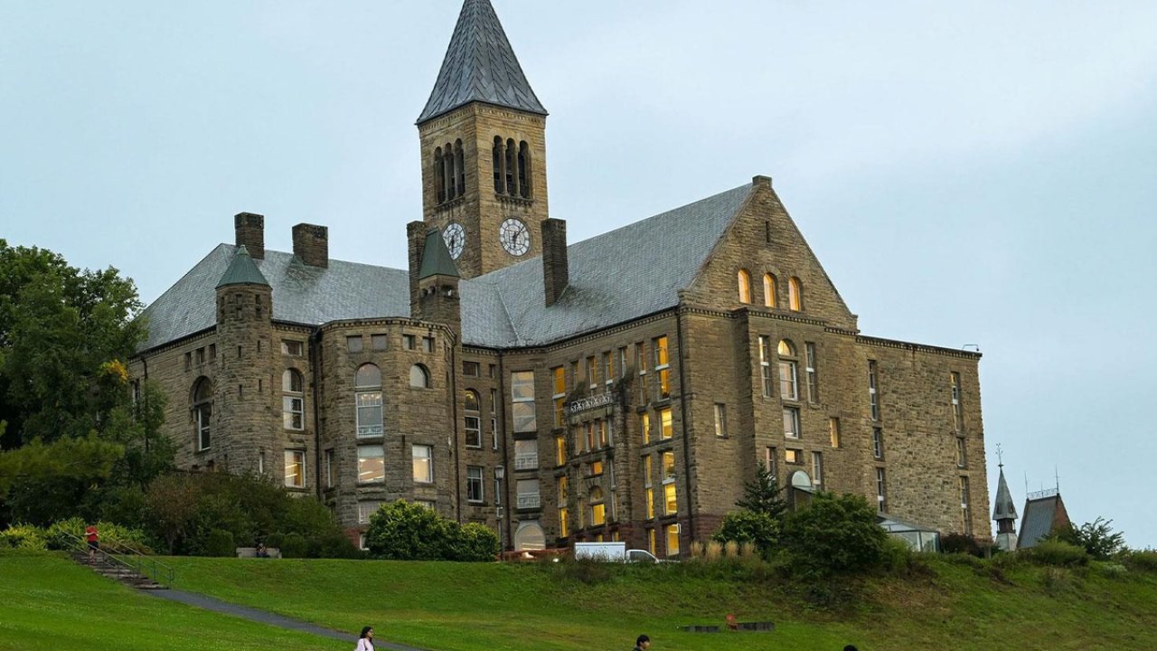 Cornell'de 7 Erkek Öğrenci Hakkındaki Tecavüz İddiasına Özel Savcı Atandı!