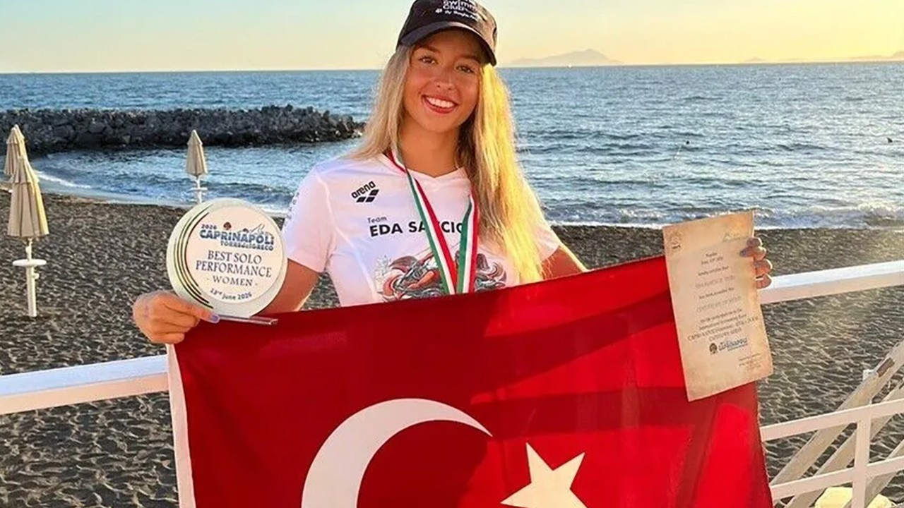 Milli Yüzücü Eda Savcıgil, Catalina Kanalı’nı Çifte Rekorla Geçti!