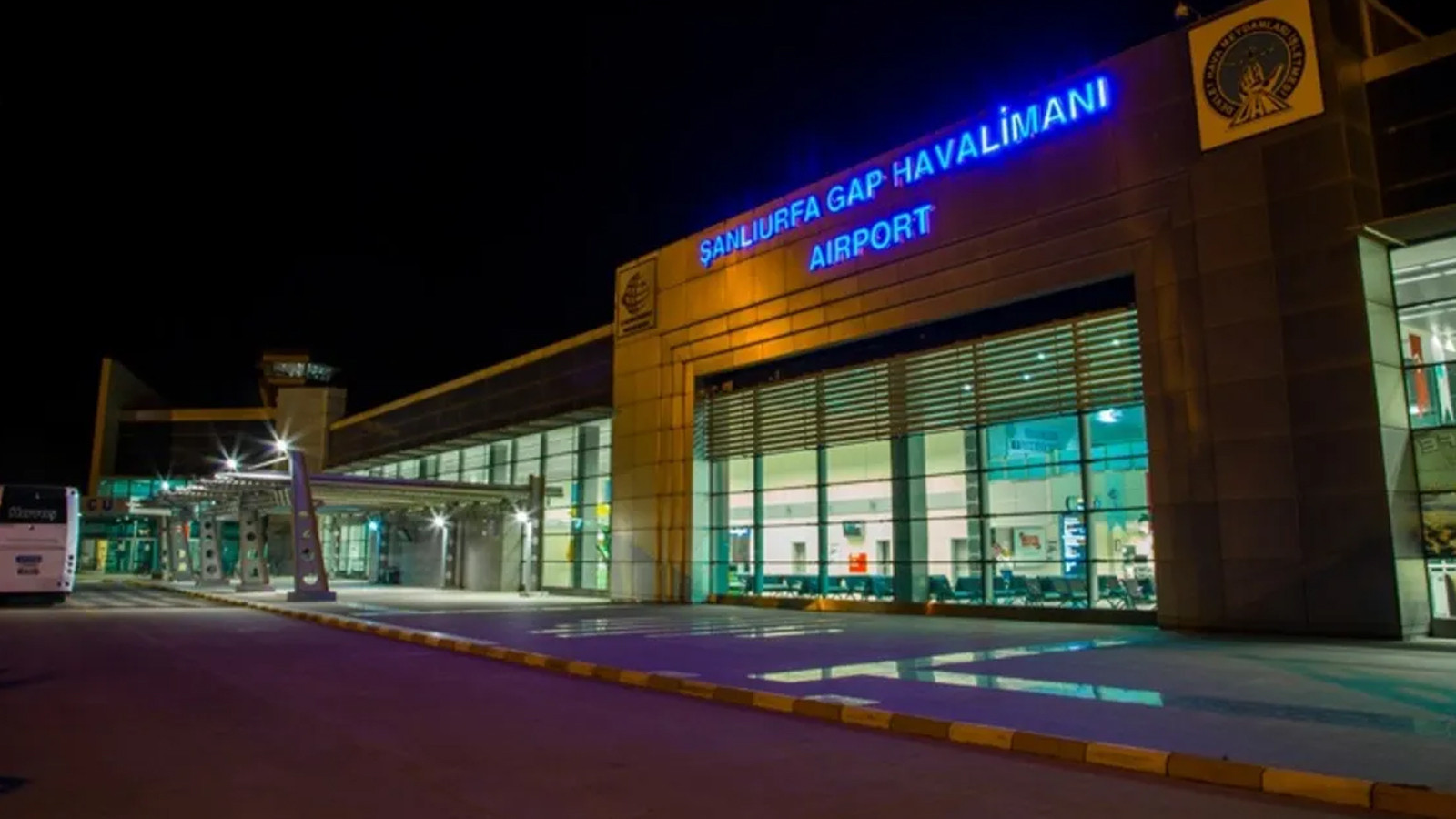 AJet Uçağında Bomba Notu Paniği! 143 Kişi Güvenlik Önlemleriyle Tahliye Edildi!