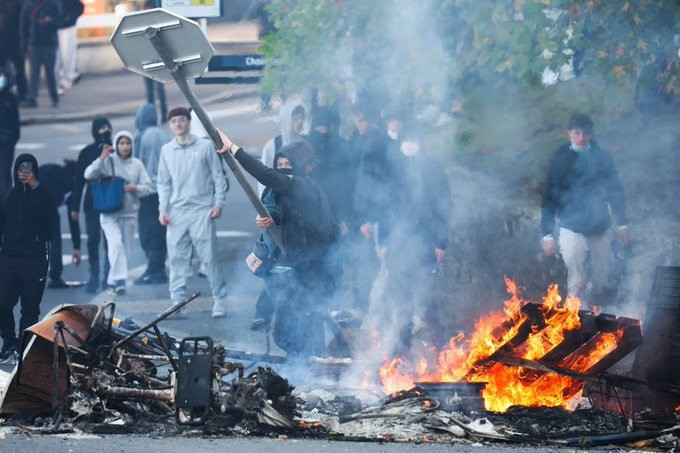 Fransa’daki Protestolarda Dehşet! 15 Yaşındaki Öğrenci Elini Kaybetti!