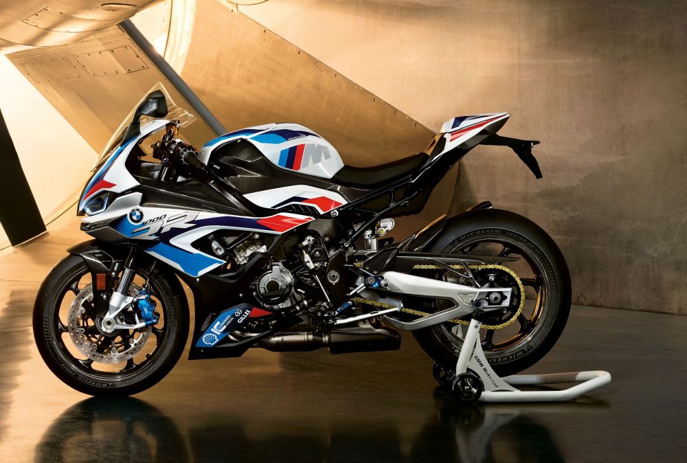 BMW M 1000 RR tutkunlarıyla buluşmaya hazırlanıyor