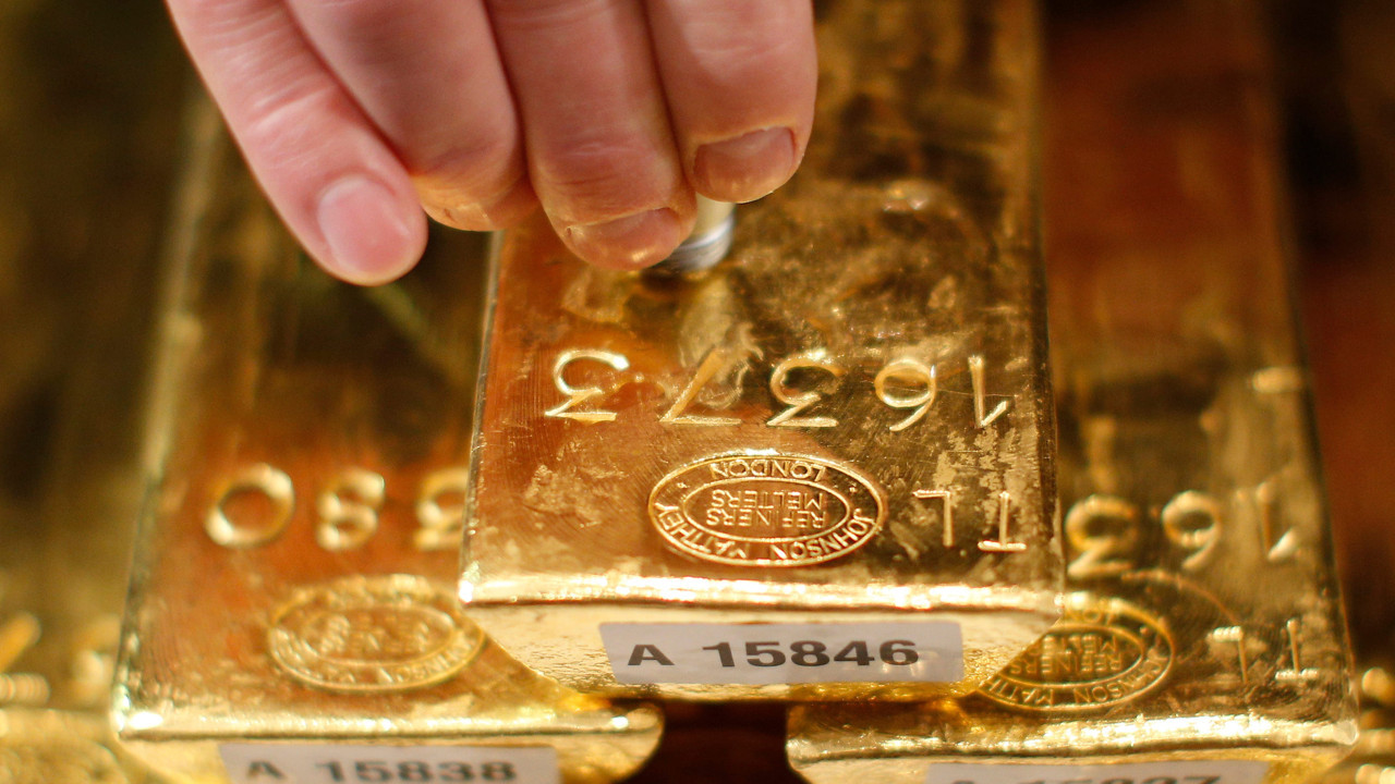 Altın Çakıldı! Fiyatlar İki Ayın Dibini Gördü: Sırada 4 Bin Dolar mı Var?