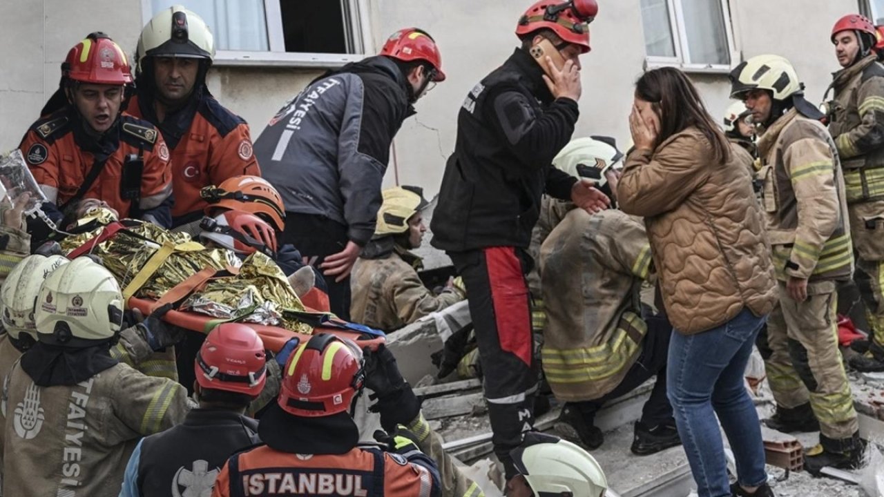 Maltepe'de 6 katlı bina çöktü!