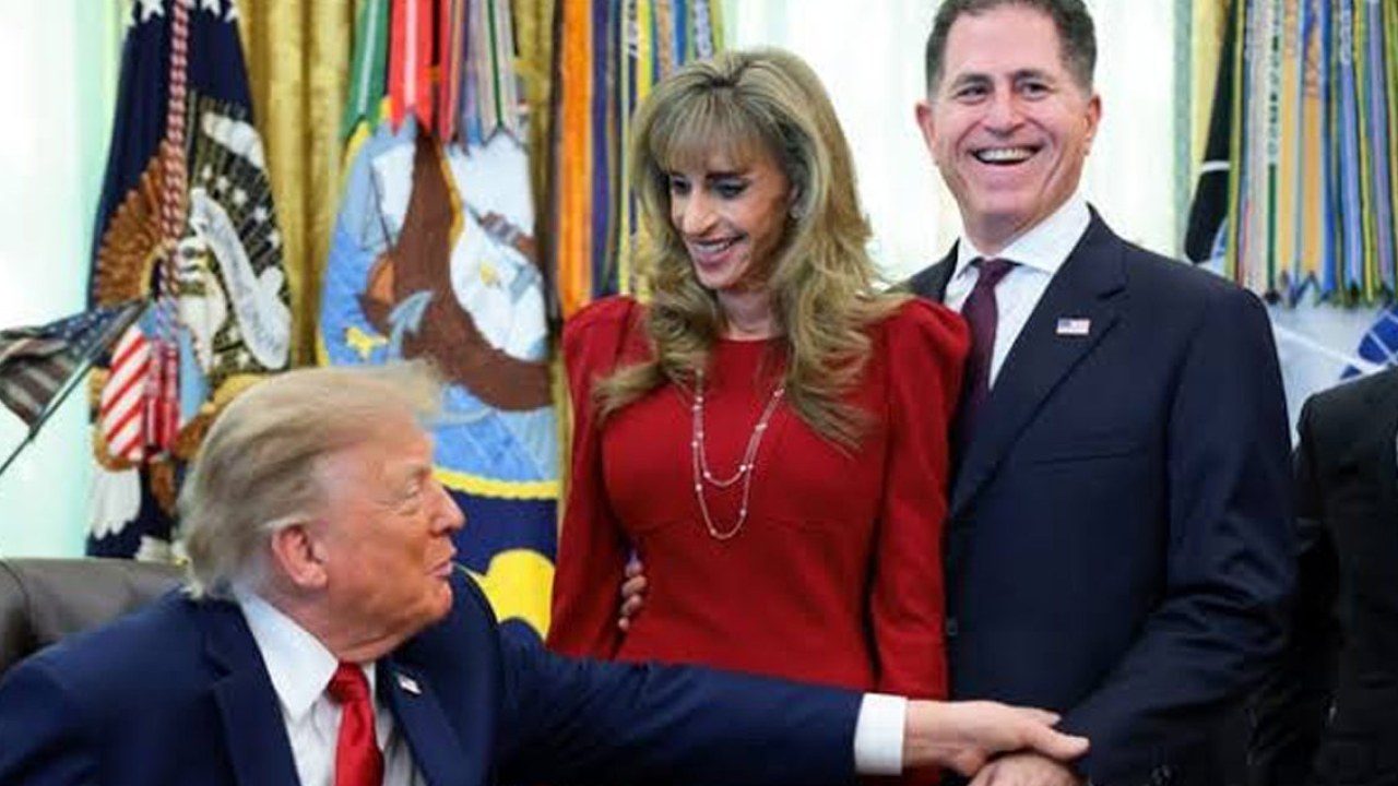 Trump'ın Yanındaki Kadına 'Uzaylı' Dediler! Kimliği Ortaya Çıktı!