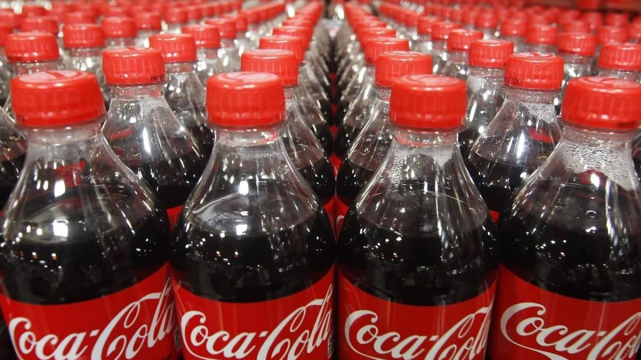 Sektörde Beklediğini Bulamadı! Coca-Cola, Yüzlerce Şubeli Dev Markayı Satışa Çıkarıyor!
