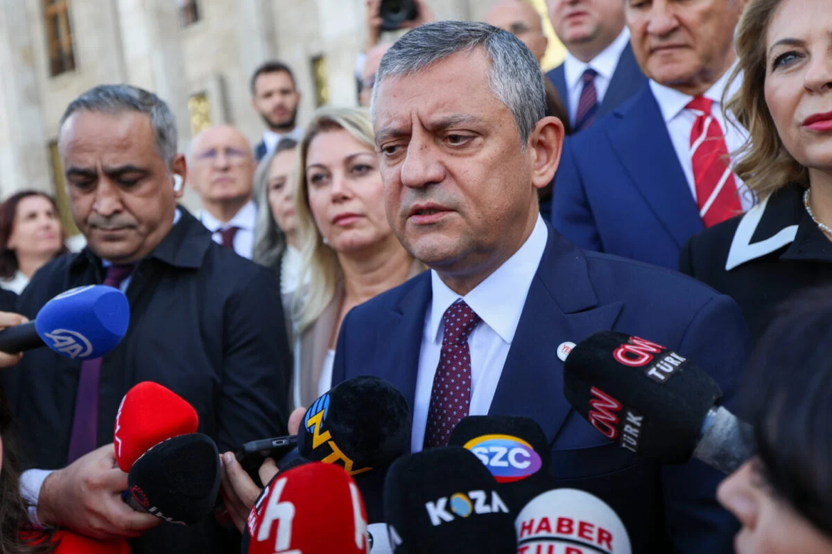 Özgür Özel Silifke'den dayanışma mesajı verdi: “Mücadeleye devam ediyoruz”